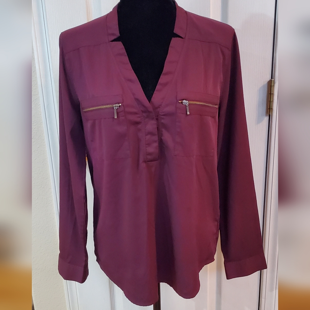Banana Republic long sleeve v-neck blouse sz S, wine / plum.